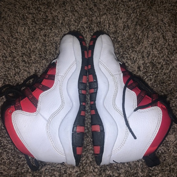 Jordan’s - Picture 1 of 4